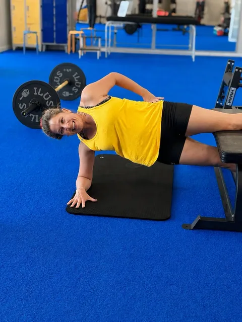 Kmover sonriendo en plancha lateral