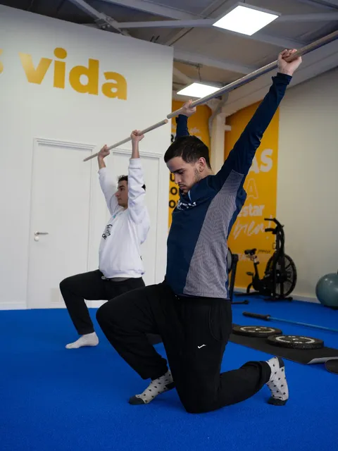 Kmovers entrenando movilidad con barra